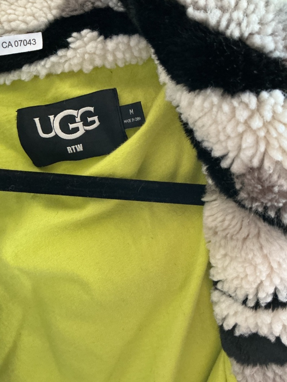 UGG Black & White Zebra Sherpa Jacket with Lime Trim - Picture 4 of 4